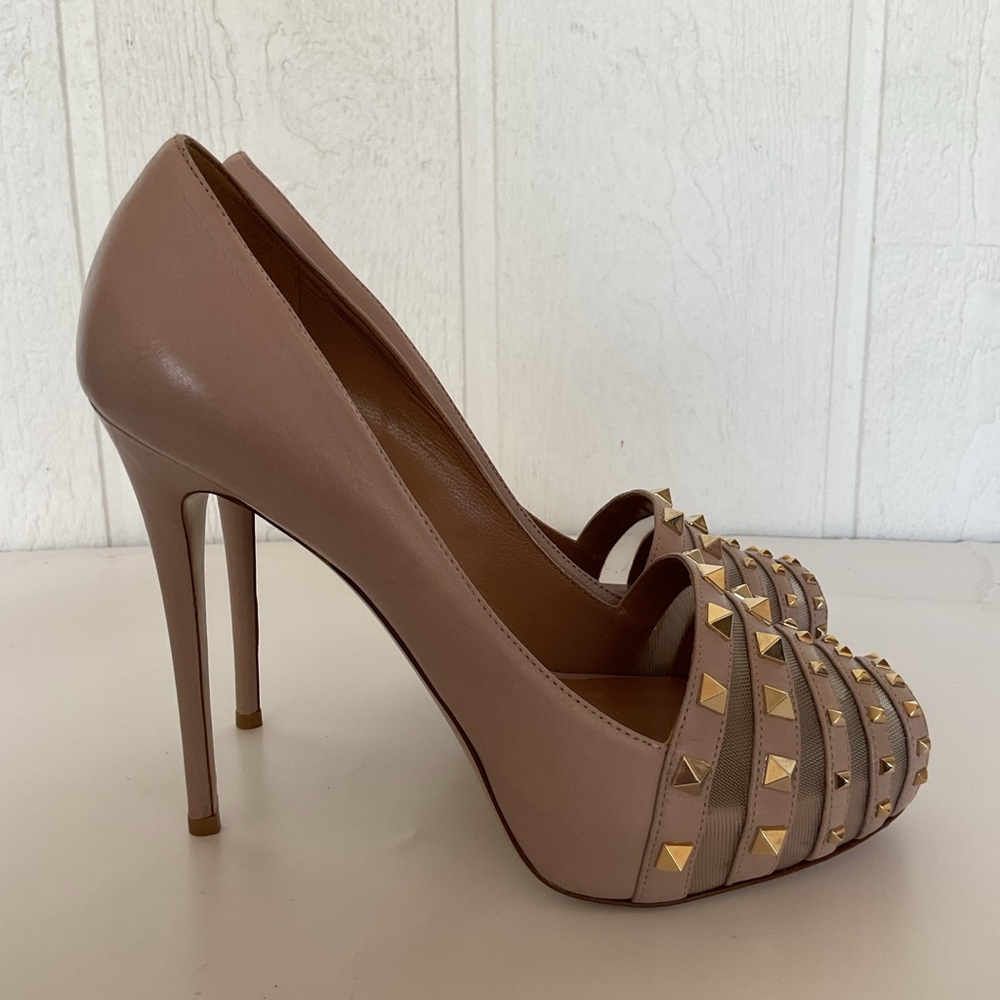 Valentino Garavani  Rockstud Blush Pink Pumps Size 9